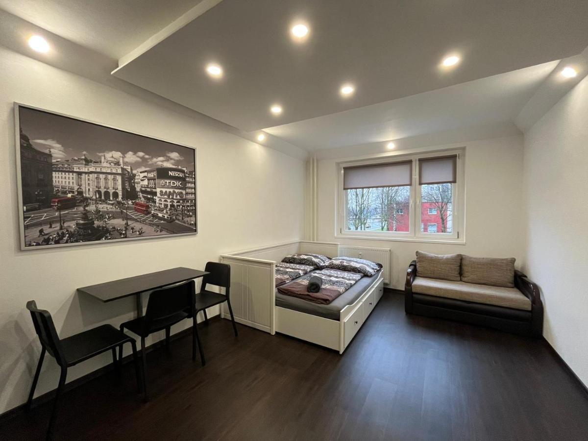 Apartment Charkovska Karlsbad Exteriör bild
